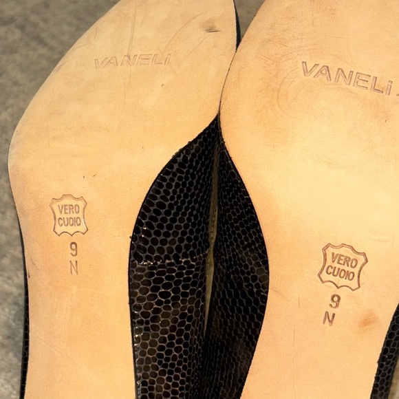 Vaneli Brown Snake Print Heels Size 9N low heel 3in. (Rare Find) - Picture 5 of 5